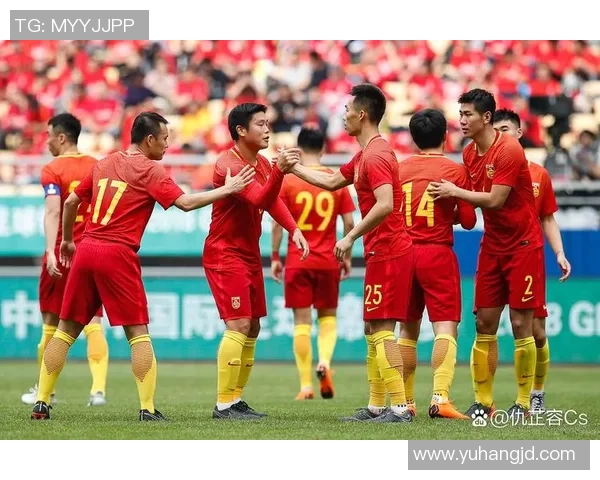 足球巨星命运起伏：从巅峰到低谷的逆袭与挑战